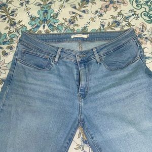 Levi’s 711 Skinny Jeans
